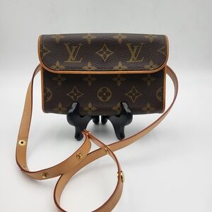 LOUIS VUITTON Pochette Florentine Monogram Canvas Belt Bag..Authentic w/COA..